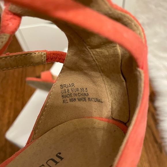 Heels - Picture 4 of 4